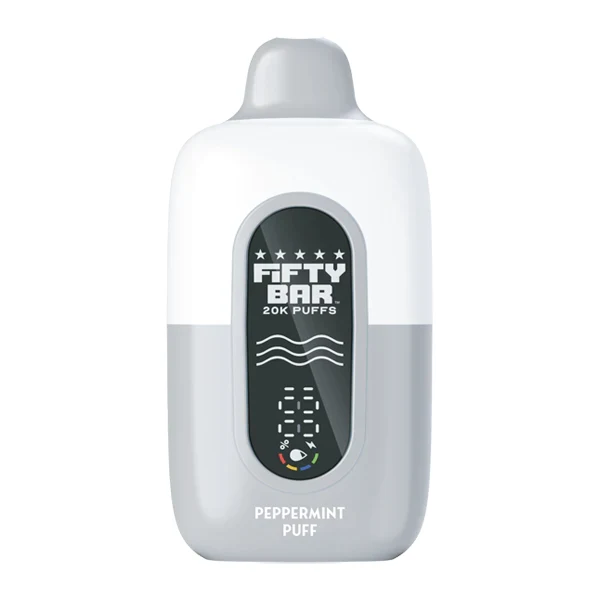 geek bar stone mintz flavor in mano a una persona che svapa, con luce naturale per mostrare il vapore prodotto
